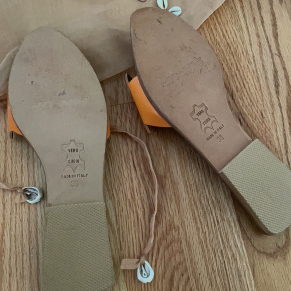 Adorable sandals worn once - Picture 3 of 4